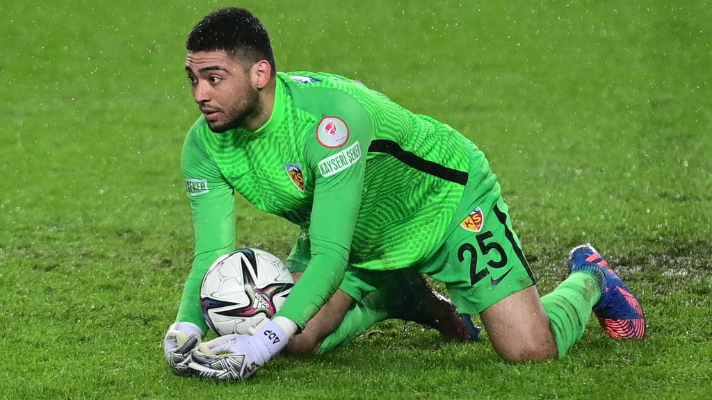 Amsterdamse doelman Bayazit sensatie in Turkije: 'Als Noppert Oranje ...