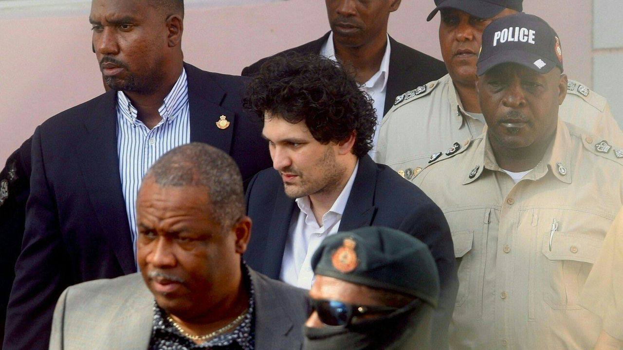 Voormalig crypto-baas uitgeleverd aan VS, twee medewerkers bekennen schuld