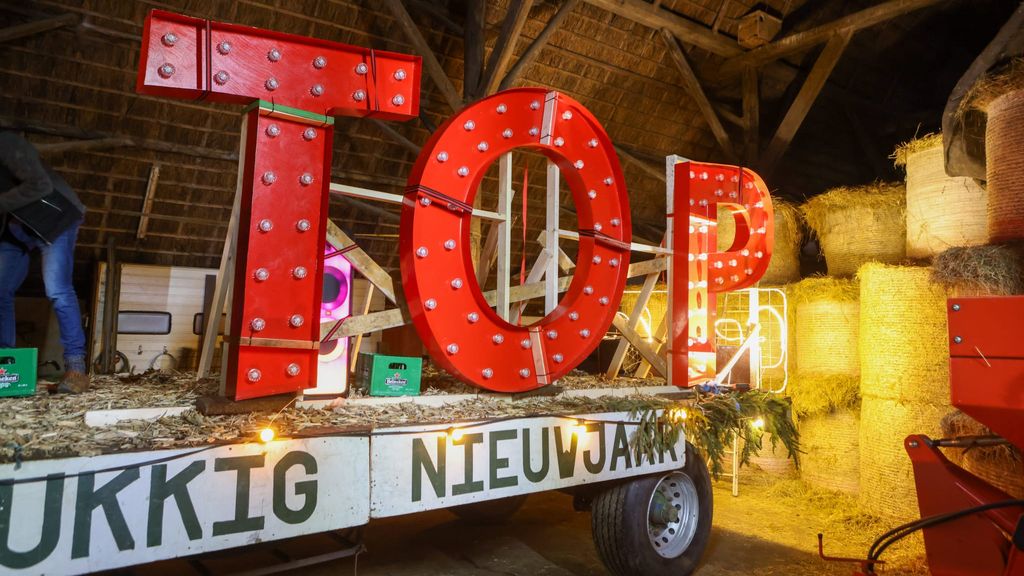 Friese oudejaarsploeg stal letters logo Top 2000 om aandacht te vragen voor platteland