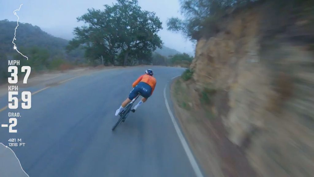 wielrenner-valt-bijna-van-berg-moeder-reageert