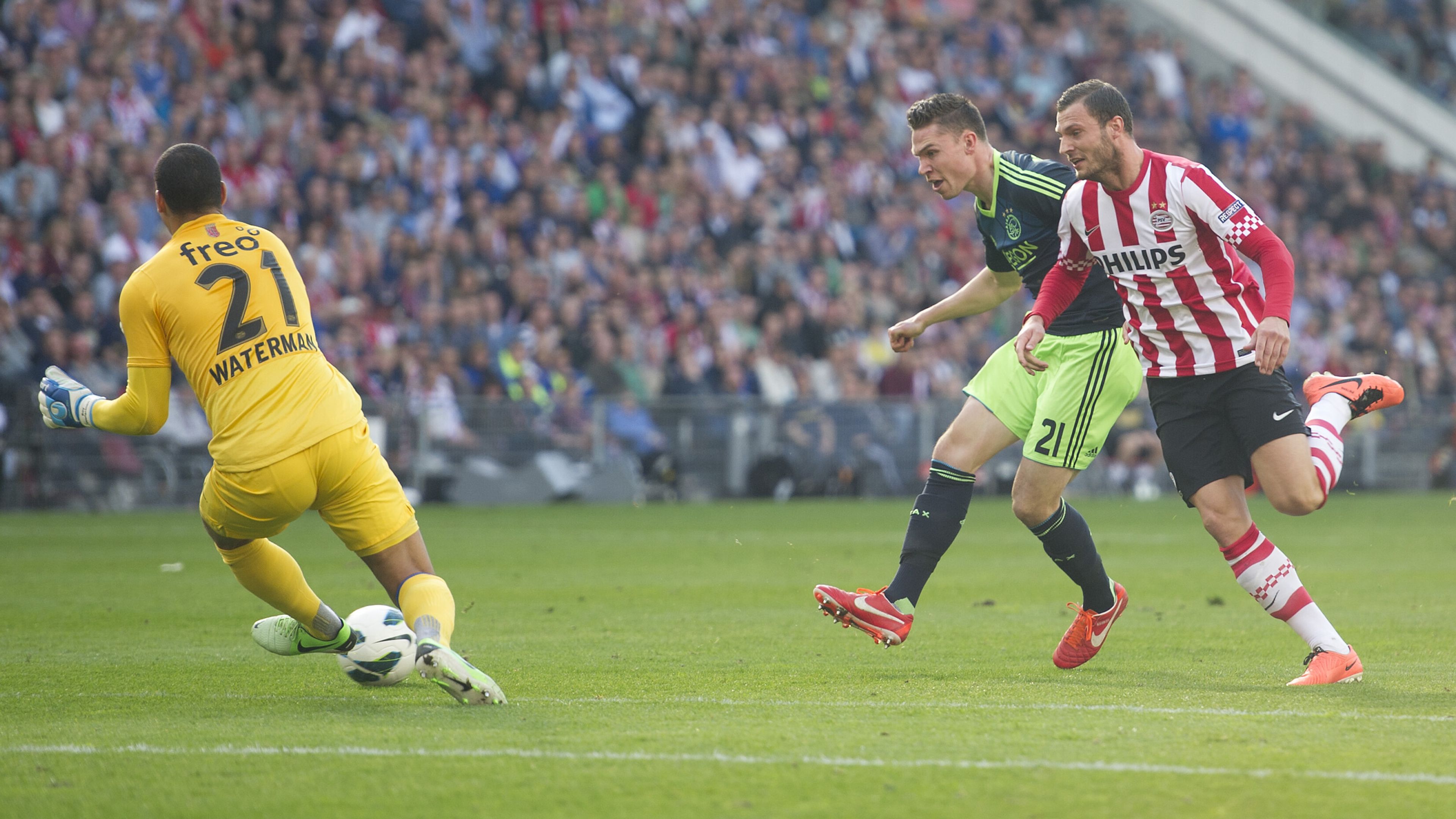 2013: Ajax verslaat PSV dankzij Boerrigter met 3-2 en neemt voorschot op  titel