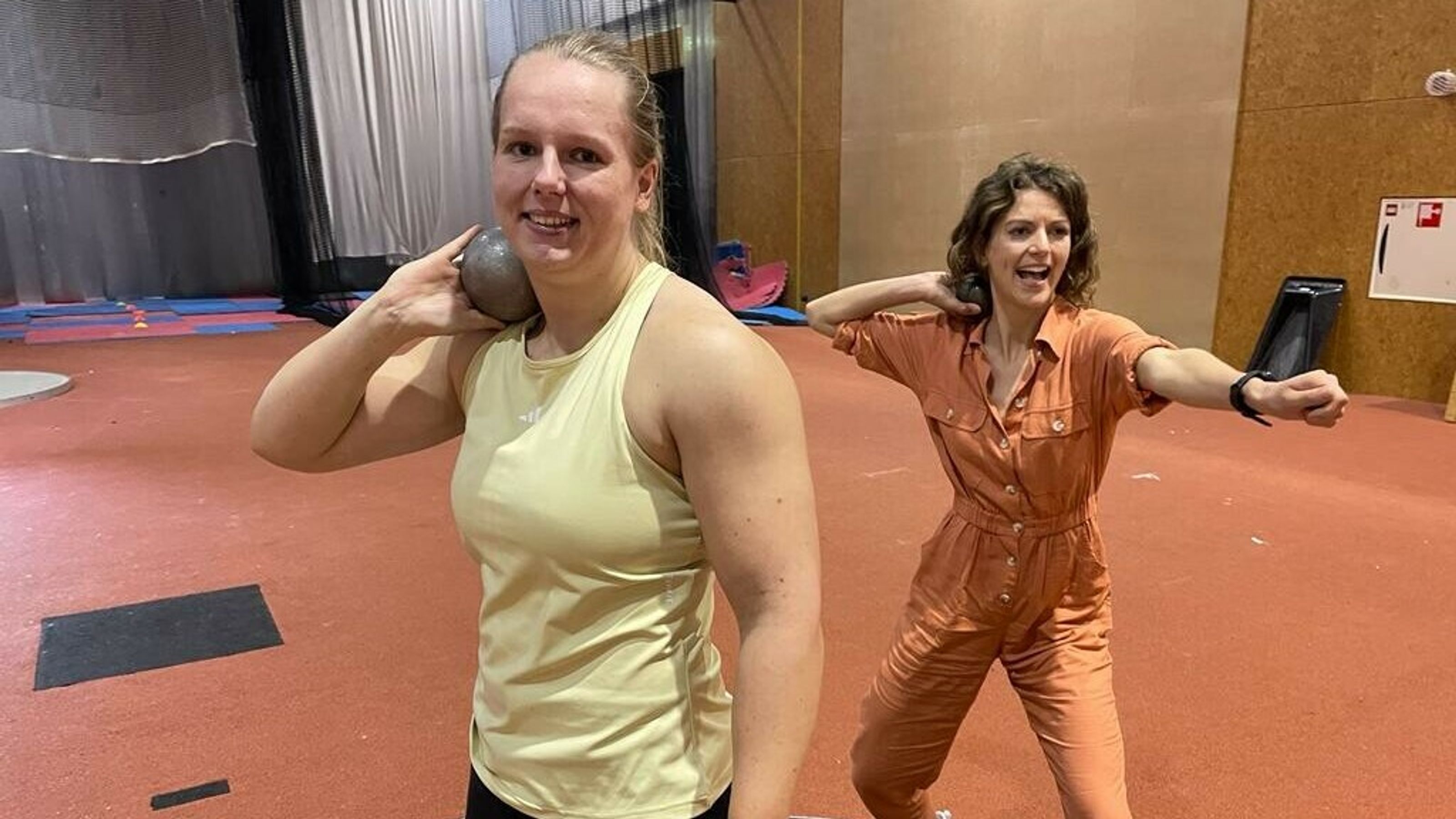 Uzoq sochli rus qiz bilan jinsiy aloqa