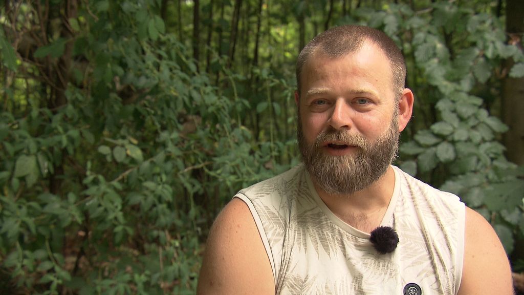 Dennis leerde tóch nog lezen en schrijven: 'Ik wilde mijn dochter kunnen helpen'