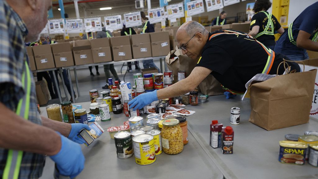 Microsoft Verwijdert Door AI Gemaakt Reisblog Dat Voedselbank Als Uitje Microsoft Verwijdert Door AI Gemaakt Reisblog Dat Voedselbank Als Uitje