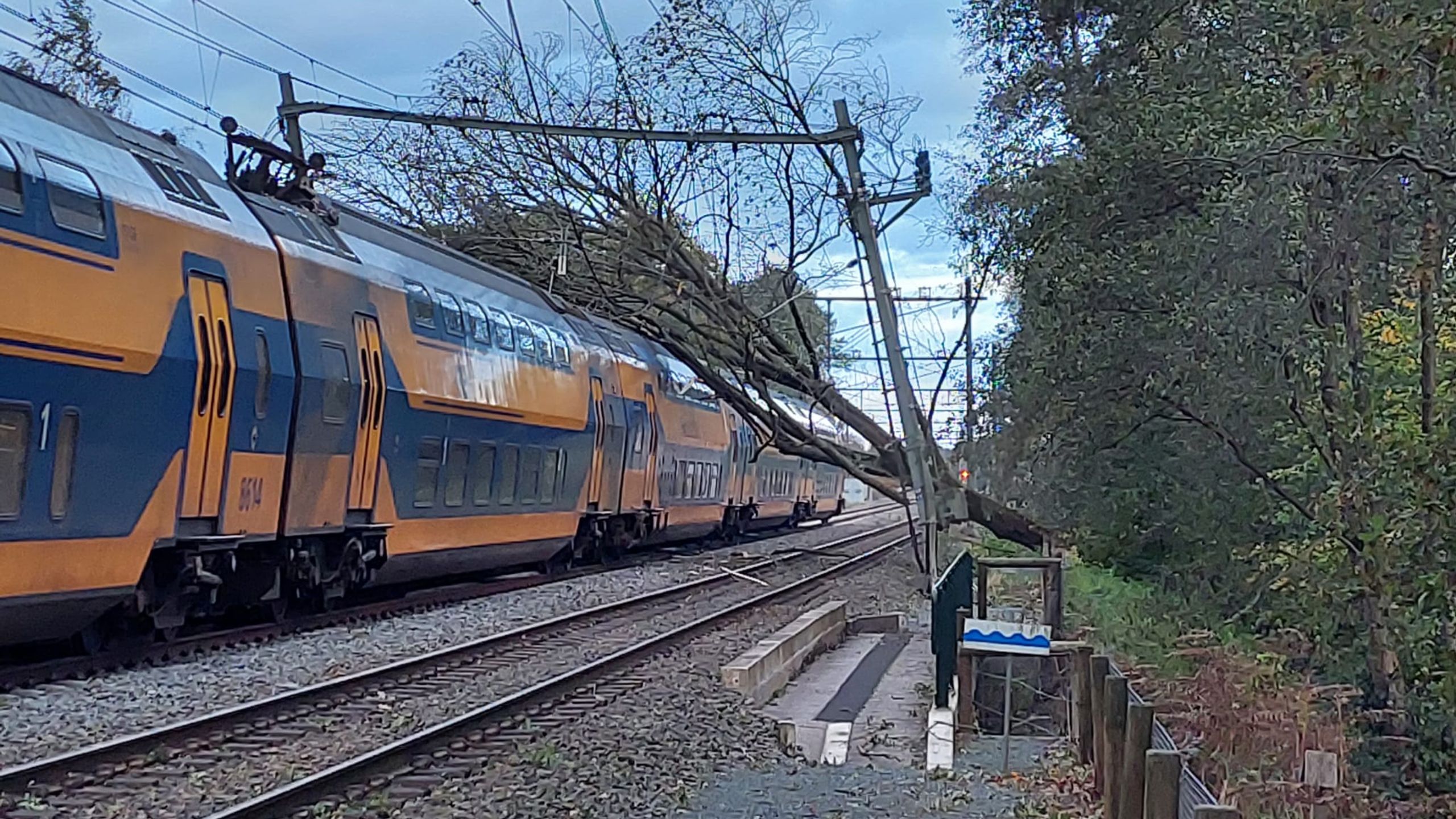 Code oranje overal voorbij • Meerdere storingen op het spoor