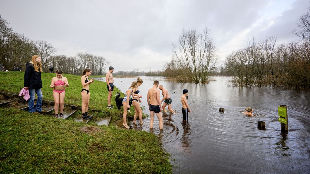 Explosies Midwolda mogelijk door 'lanceerapparaat' • Duizenden mensen het water in