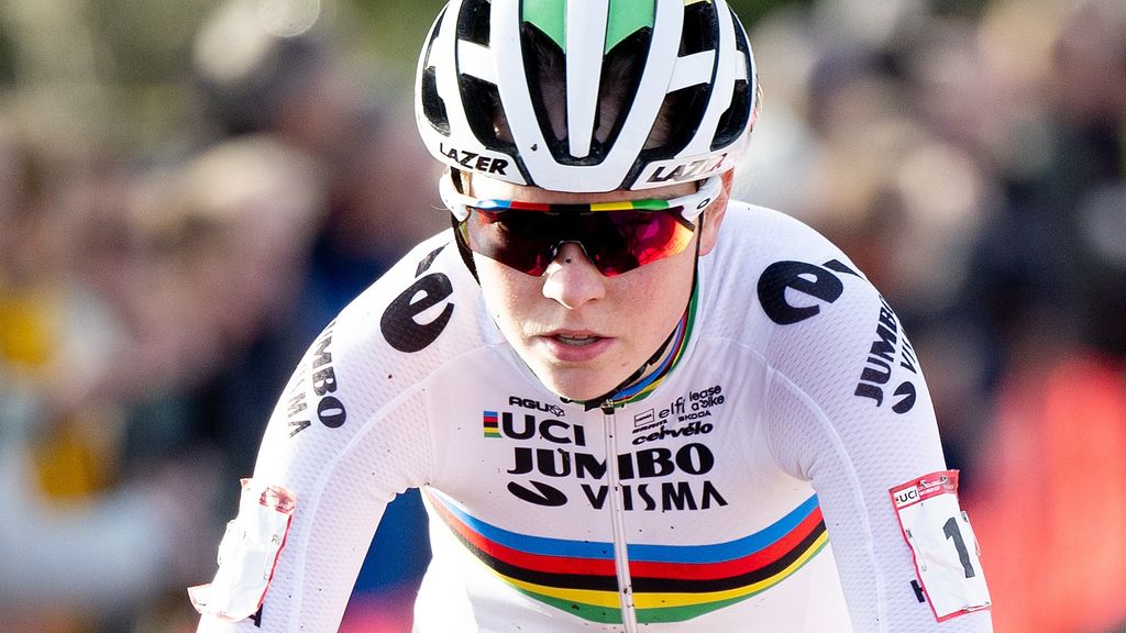 ファン・エンペルがピーターセとの熱戦を制し、今季15勝目を記録