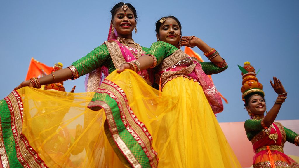 Hindoes vieren opening van grote tempel in India