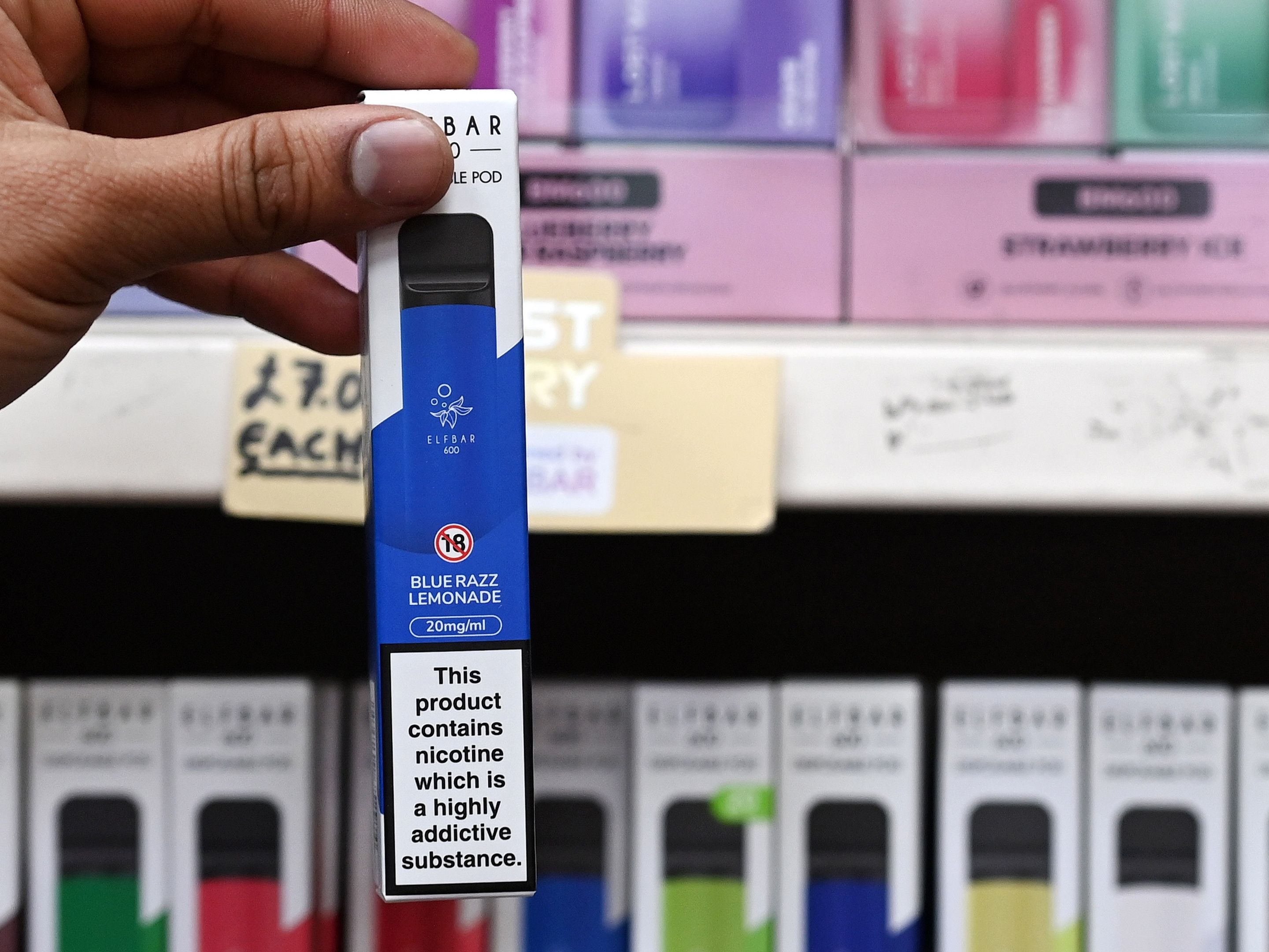 elfbar elfa kaufen Verslavende fruitvapes zijn verboden, maar dat deert winkeliers niet:  'Welke smaak wil je?' | Nieuws main image 0