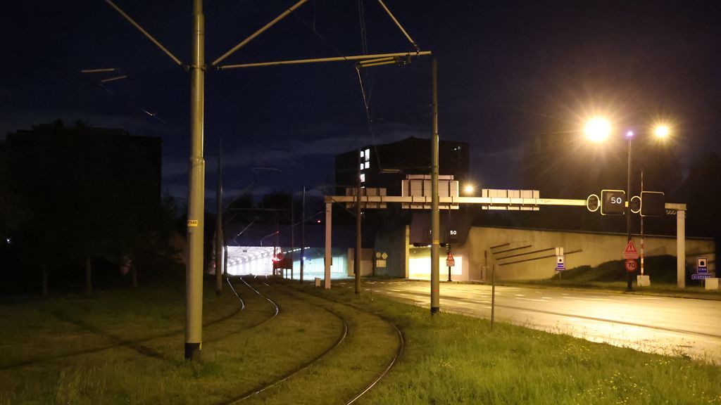 フォールブルグ市の路面電車トンネルに火災警報器が設置され住民が眠れない