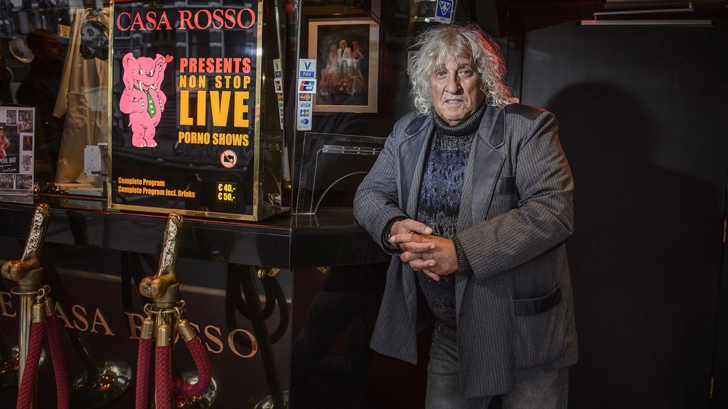 Casa Rosso-eigenaar Jan Otten, icoon van de Amsterdamse Wallen, overleden
