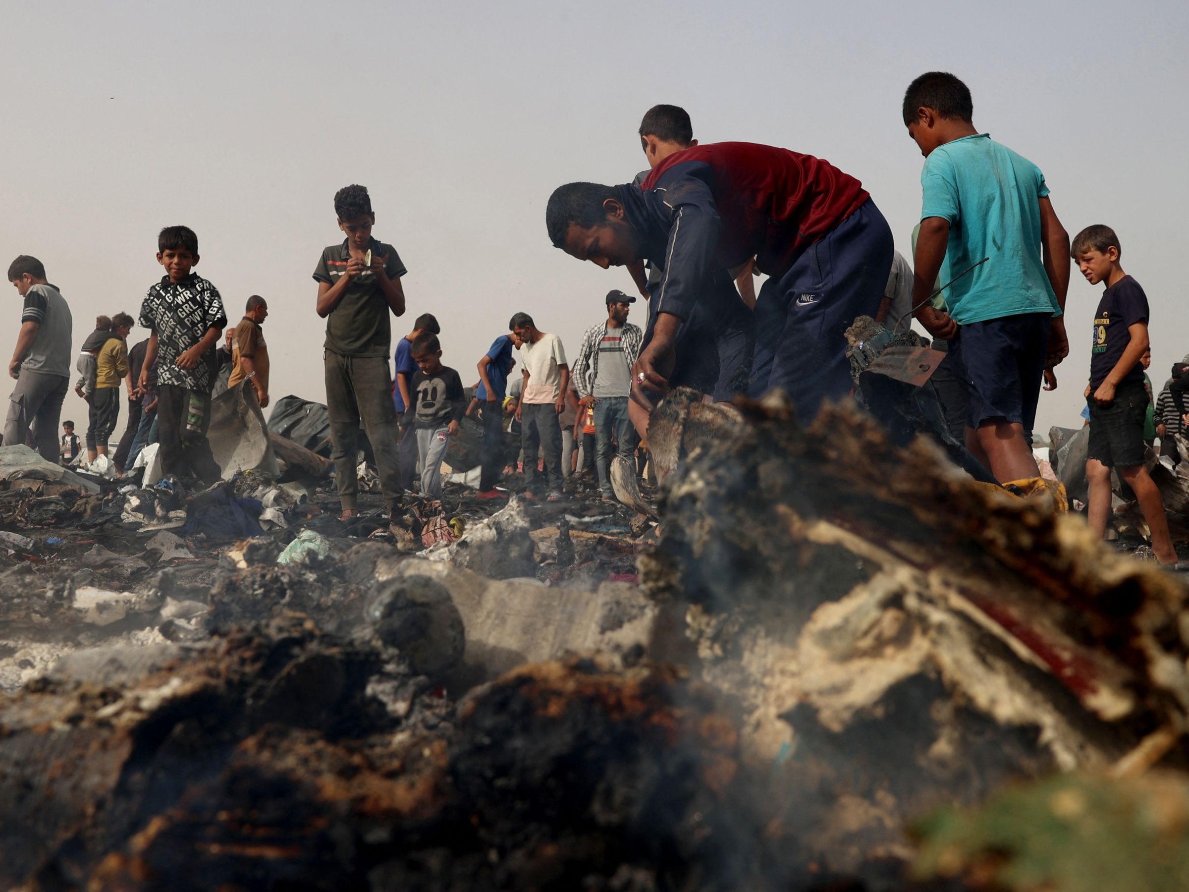 Tientallen doden door Israëlische luchtaanval op tentenkamp Rafah