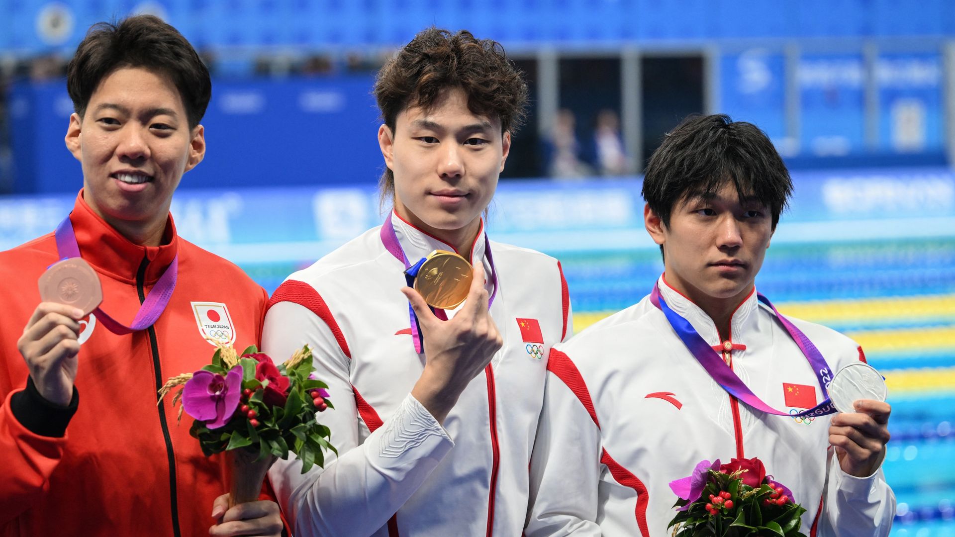 Katta mega xorozlar kamming