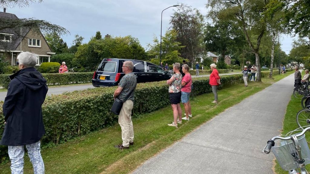Groningen neemt afscheid van Jacques d'Ancona met rouwstoet en bijeenkomst