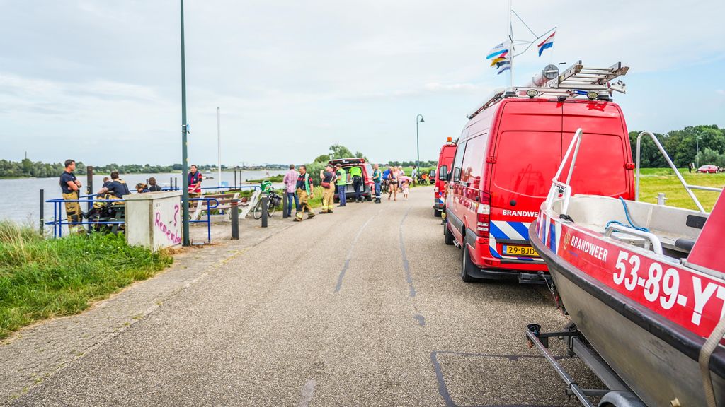 Zoektocht naar drenkeling in de Rijn bij Millingen