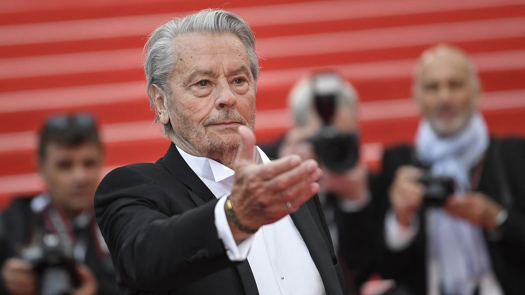 悪名高いフランスの映画スター、アラン・ドロン（88）が死去