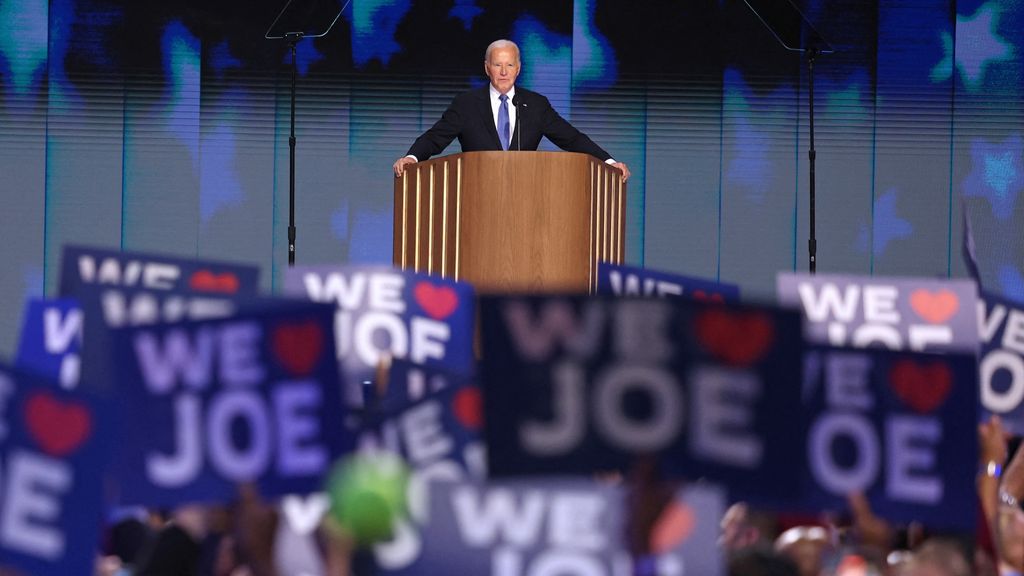 バイデン氏、民主党大会で大々的に謝意表明、ハリス氏も出席
