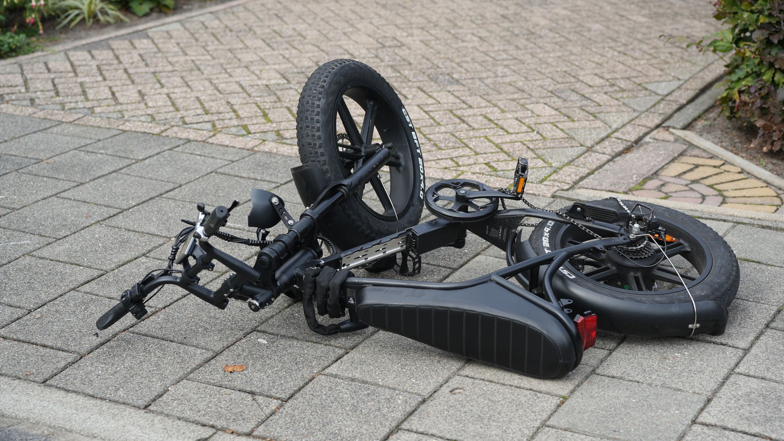 SNS Components Laat een tandwielkast vallen en verdwijn motorrijder zwart geborduurd geweven bagagelabel sleutelhanger
