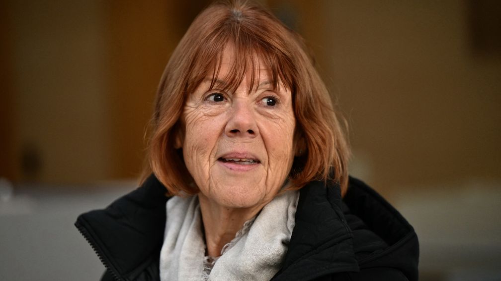 25/11 in Nieuwsuur: Strafeisen Pélicot-proces • Bestand Israël Hezbollah lijkt steeds dichterbij • Integratieoverleg • Pro-Rus op kop in Roemenië