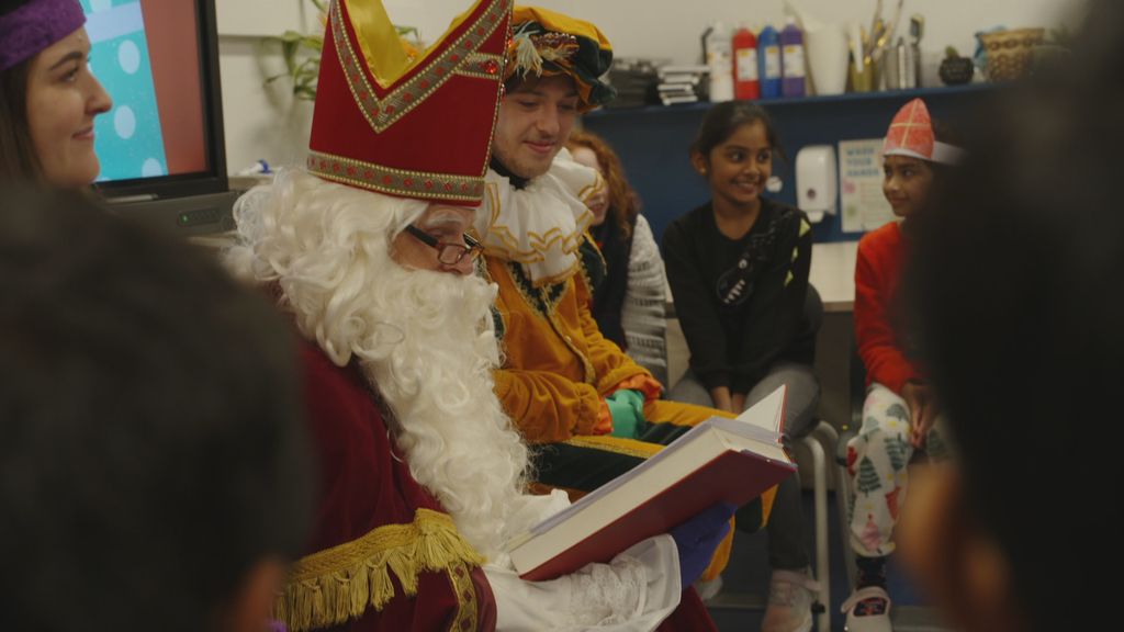 Deze kinderen vieren voor het eerst Sinterklaas: 'Hij heeft glamour'