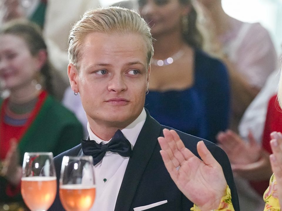 A parched landscape under​ a blazing ‌sun