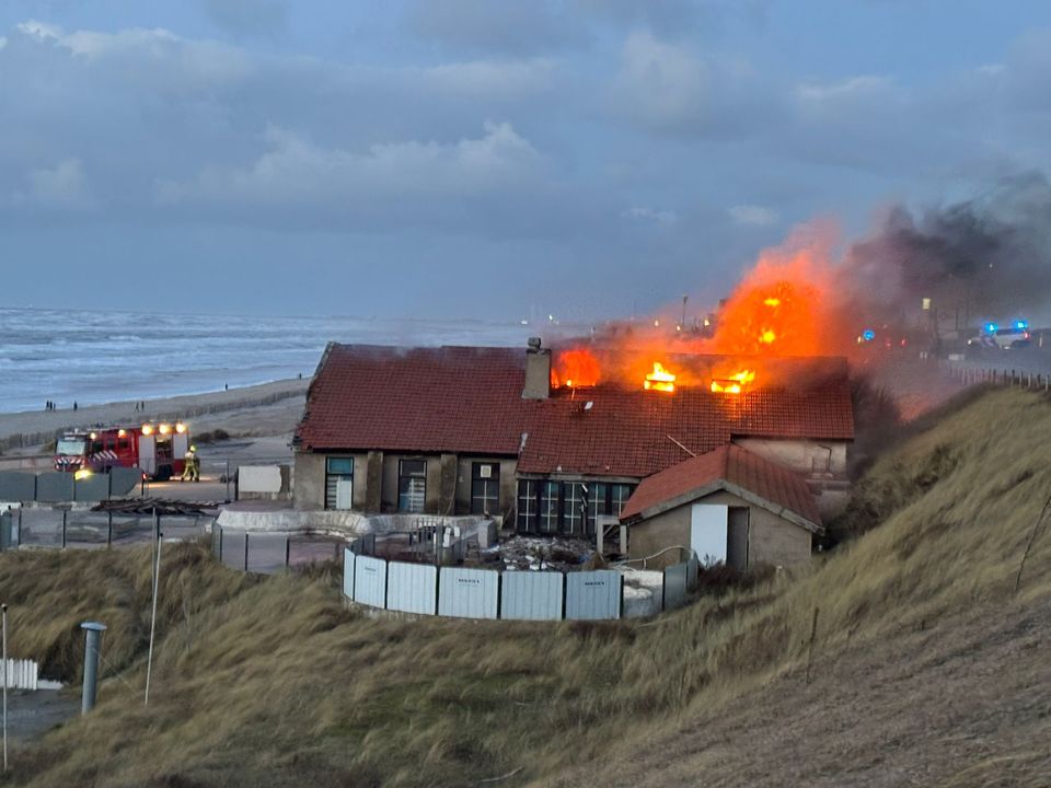 A snow-covered⁢ airport⁤ runway with ⁣grounded ⁣planes