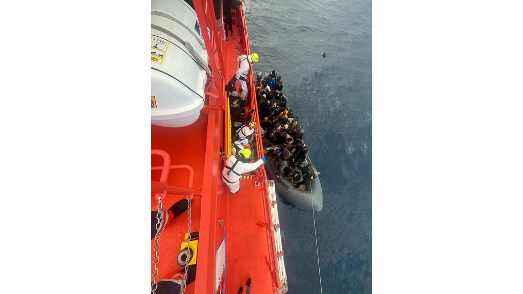 The type of inflatable boat the toddler was found in.