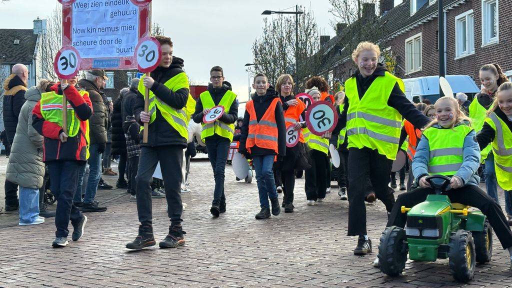 Gekke Maandag: kinderen in Limburg vieren eeuwenoude traditie