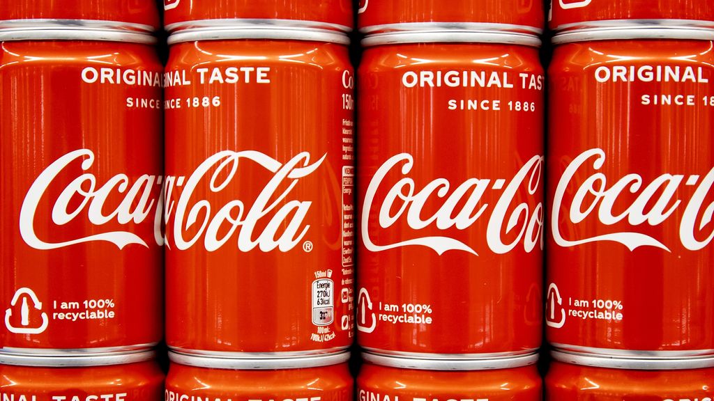 コカ・コーラは400万個の缶とボトルを有毒布に戻します