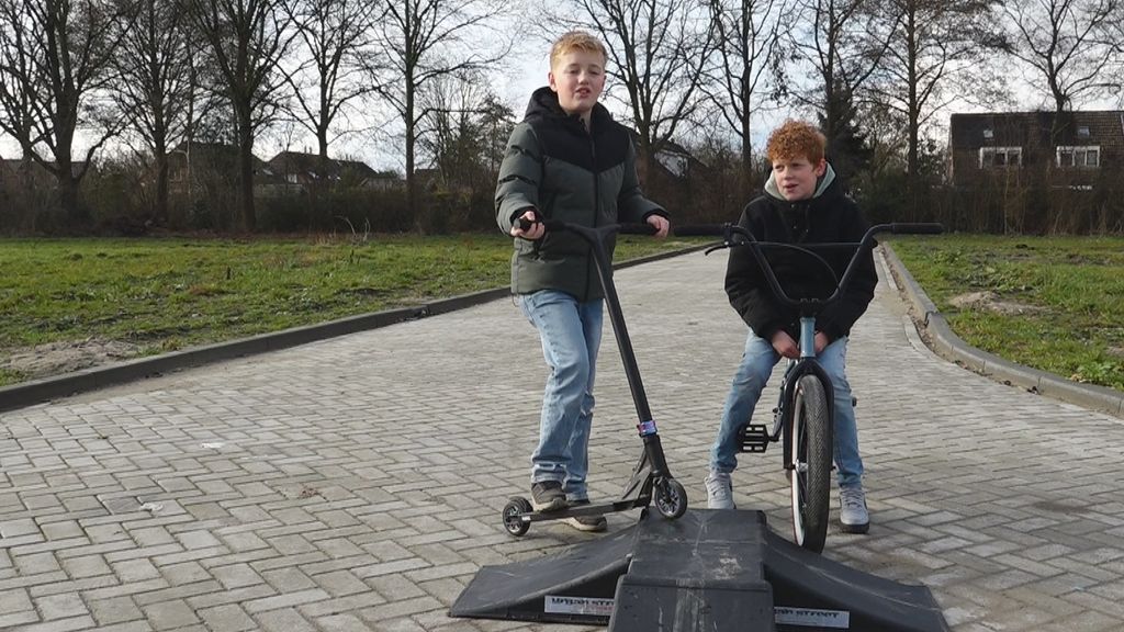 Hidde en Koen wachten al drie jaar op een fietsbaan in hun dorp