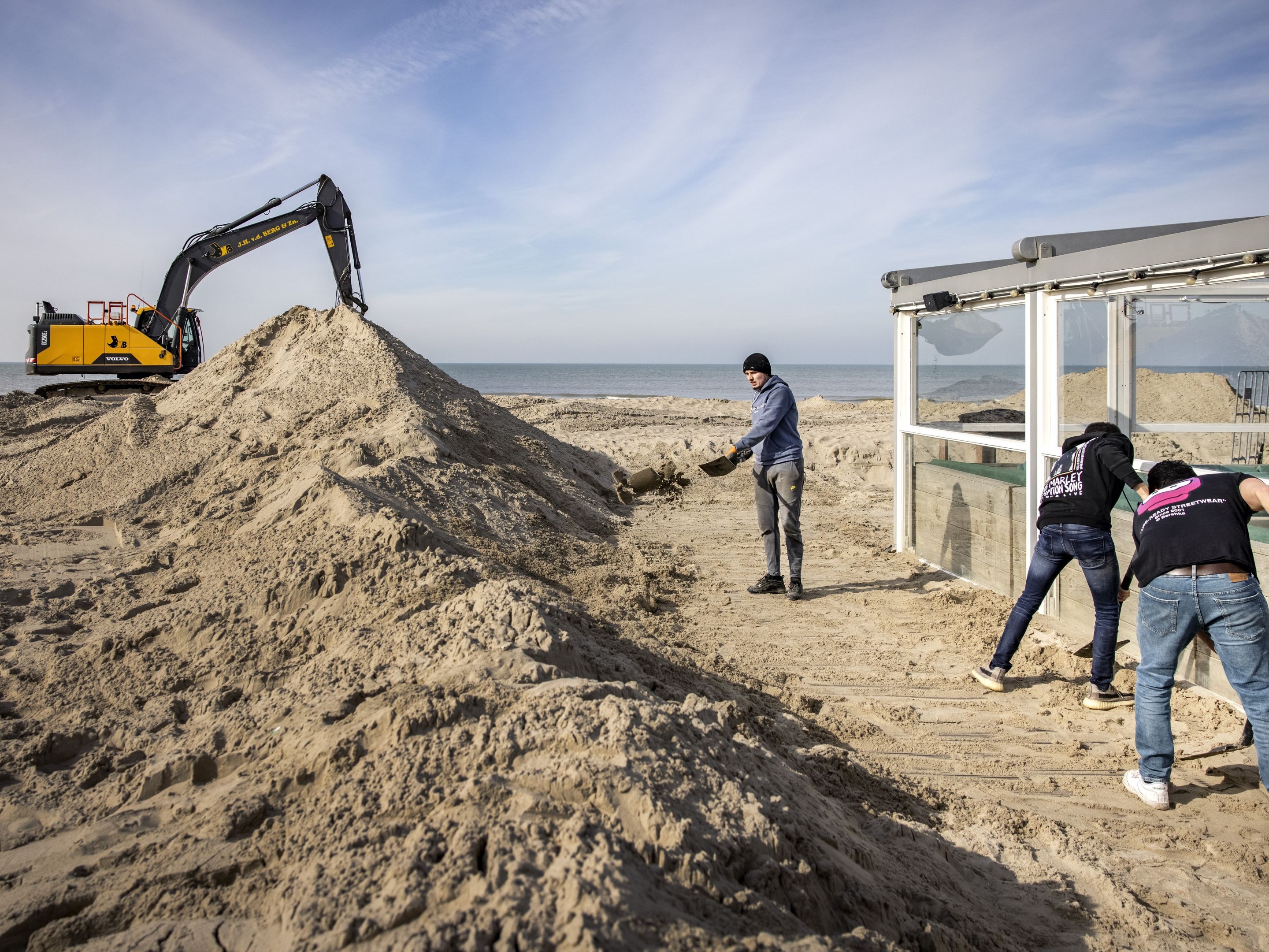 Haagse strandtenten mogelijk permanent op het strand
