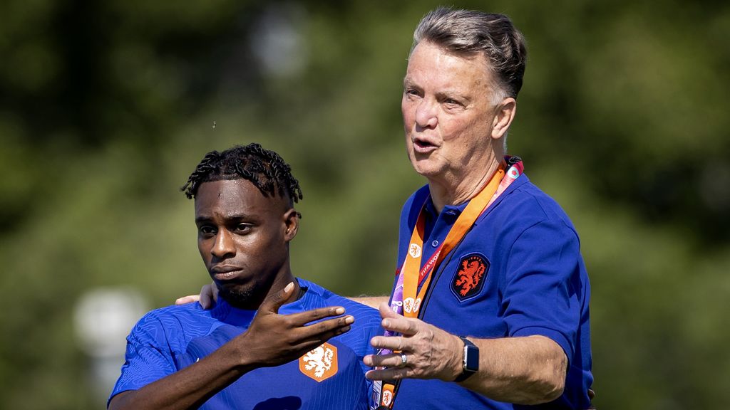 Jeremie Frimpong with Louis van Gaal in Qatar for the 2022 world Cup