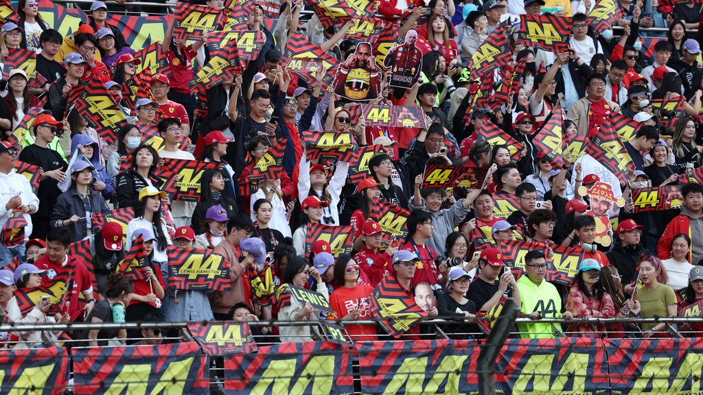 Lewis Hamilton fans in Shanghai