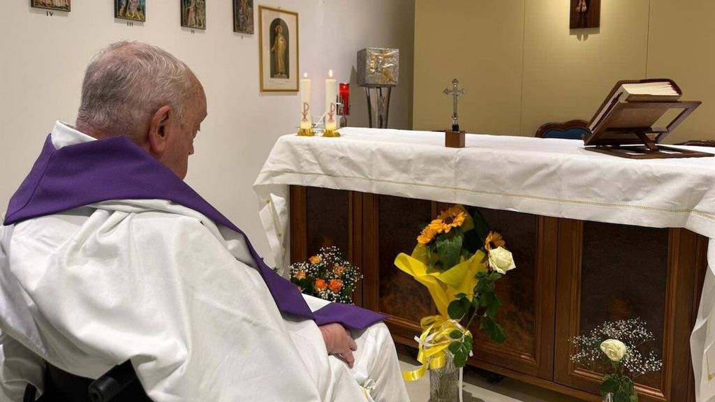 Pope Francis Hospital Balcony Appearance Pope Francis in the hospital