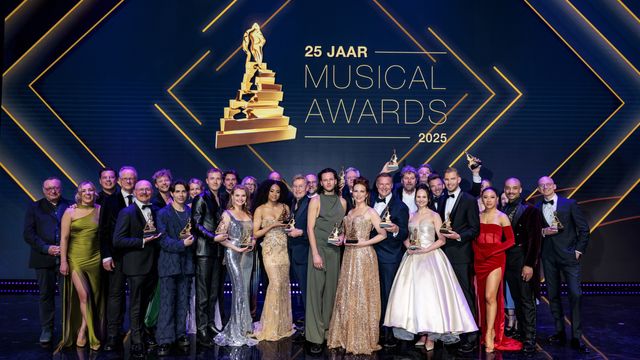 The winners ⁣on stage after ⁤the‍ Musical awards