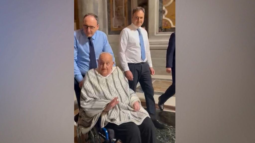 Pope⁣ Francis praying