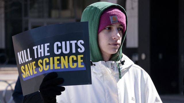 Protest against ‍research funding cuts