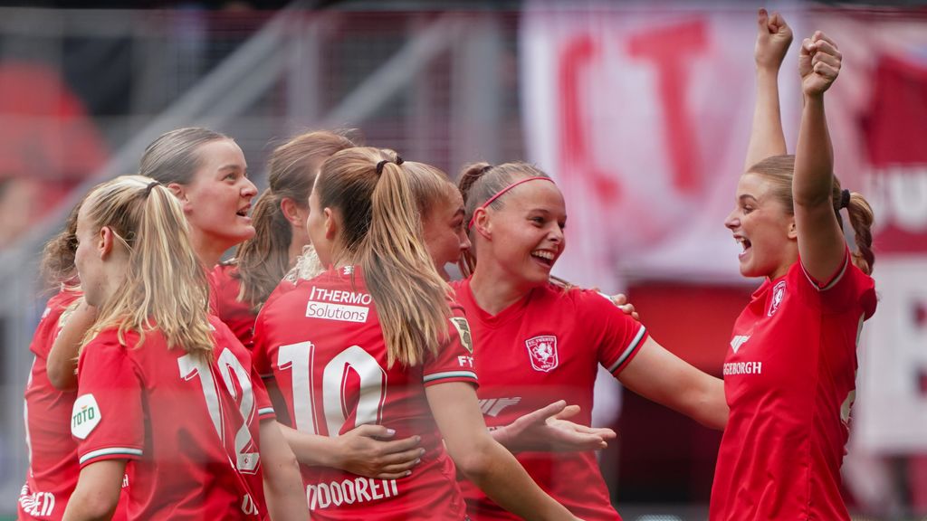 Twente Beats Ajax: Title Hopes Dashed in Enschede