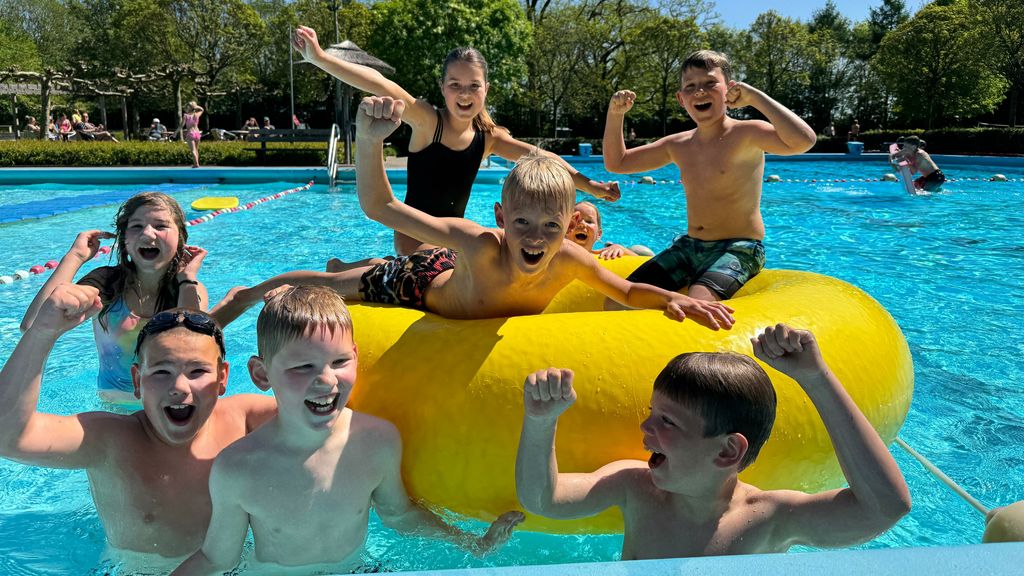 Veel buitenzwembaden weer open: 'Koud!'