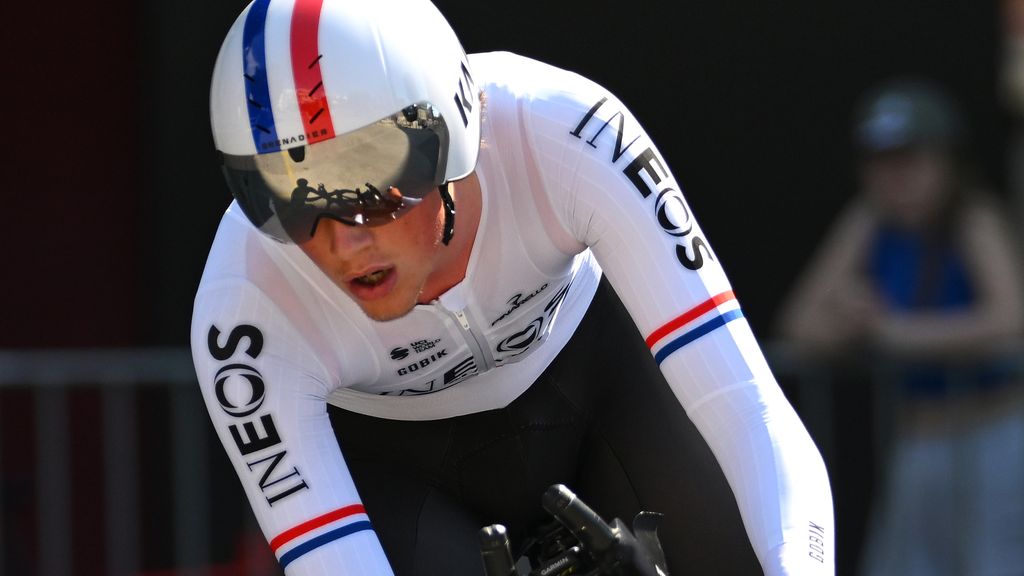Daniel Tarling Tarling wint Giro-tijdrit • Pedersen verliest op 1 seconde strijd om ...