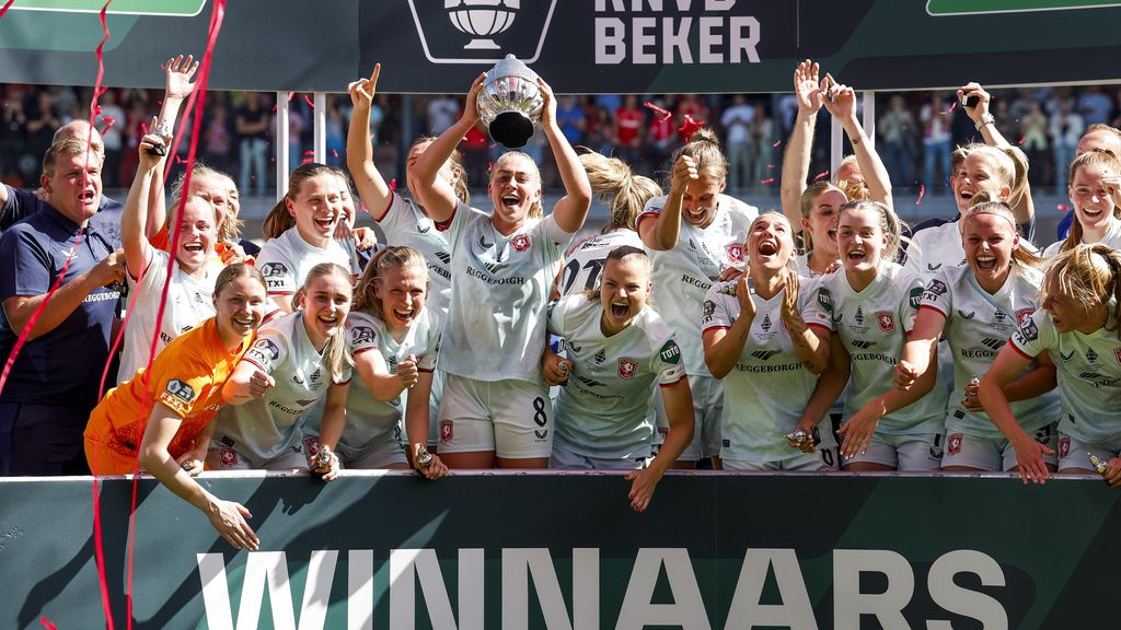 Vrouwen Twente veroveren KNVB-beker na spannende finale tegen PSV