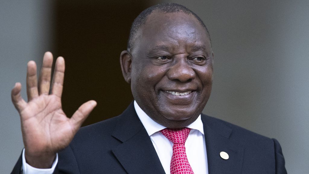 Zuid-Afrikaanse president met topgolfers naar Trump, in hoop op goed