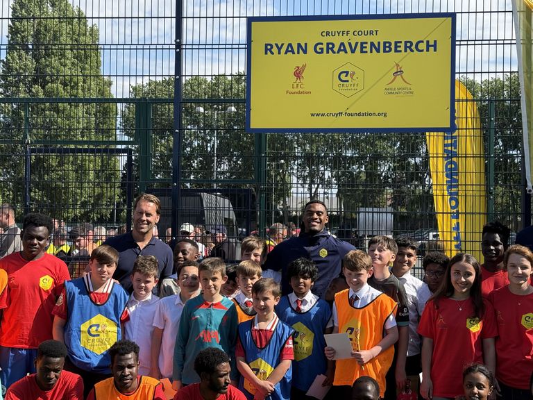 Ryan Gravenberch and Sander Westerveld with young fans