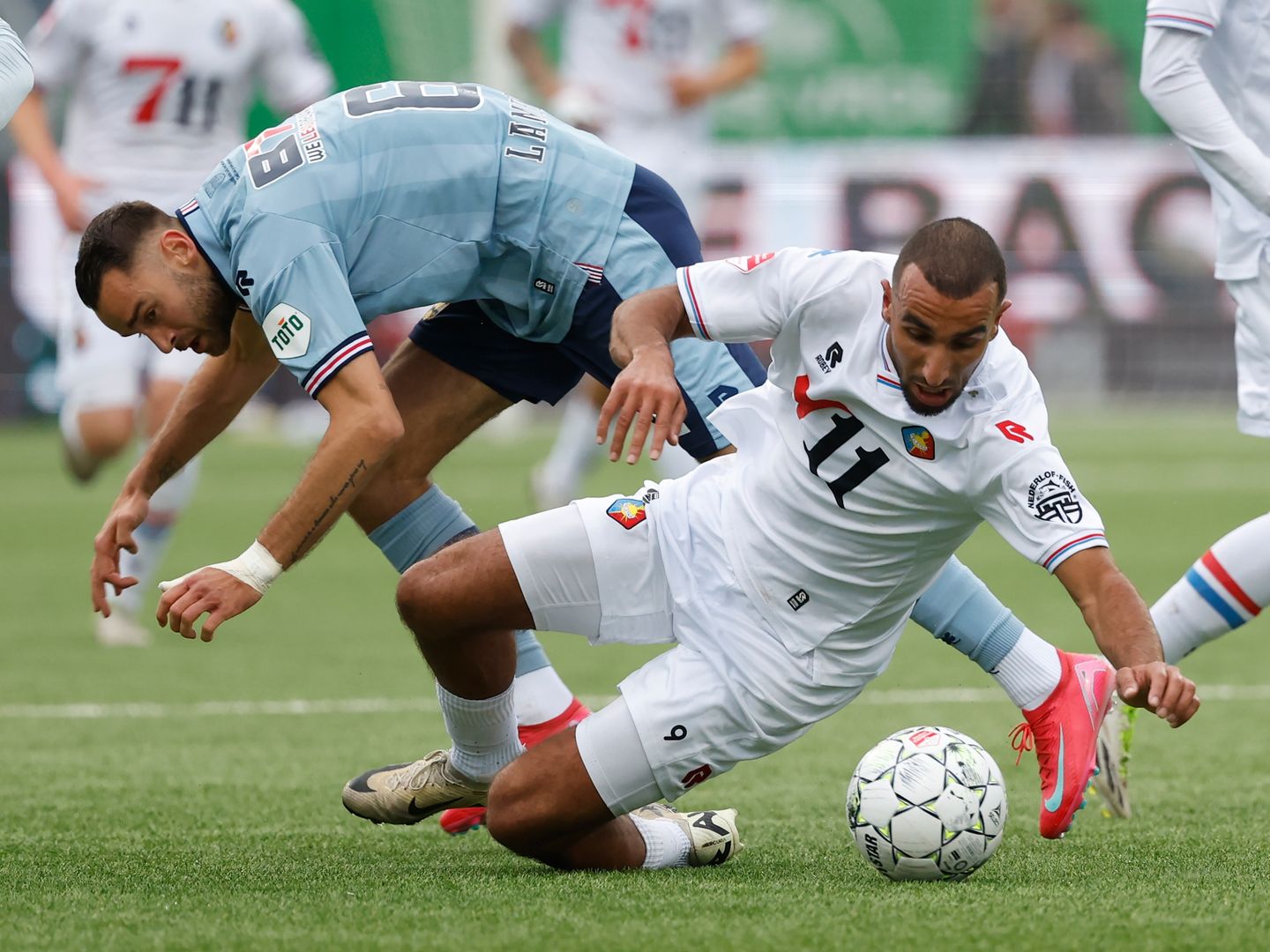 Spanning stijgt in Velsen-Zuid: Bij de bakker of de slager, alles ademt  Telstar