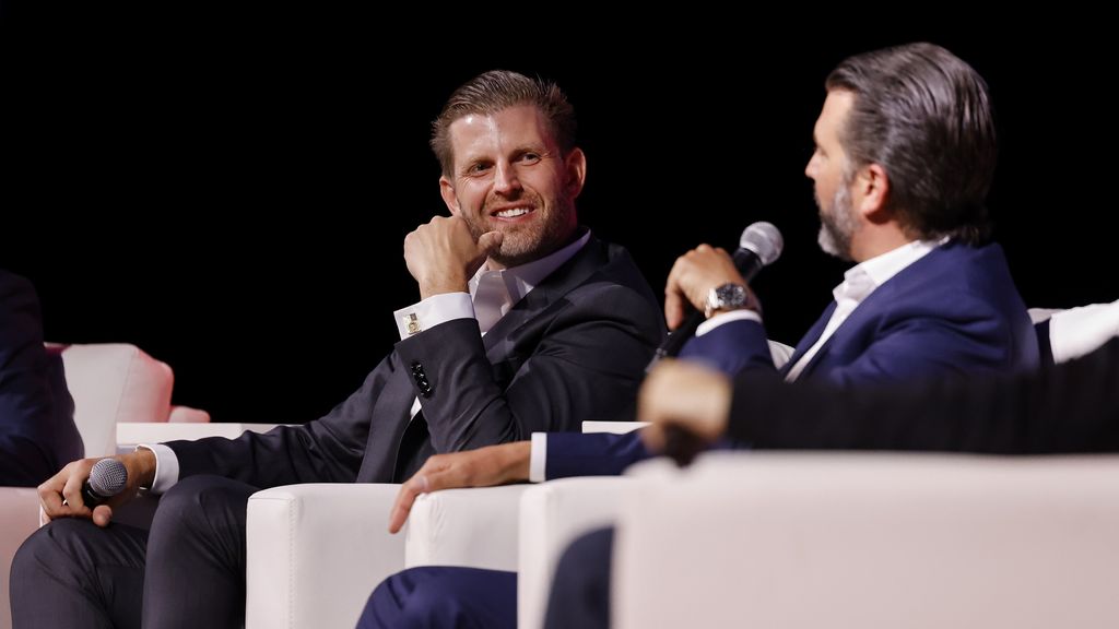 Crypto Fair Las Vegasへの訪問者は、「Crypto-President」トランプで大喜びしました