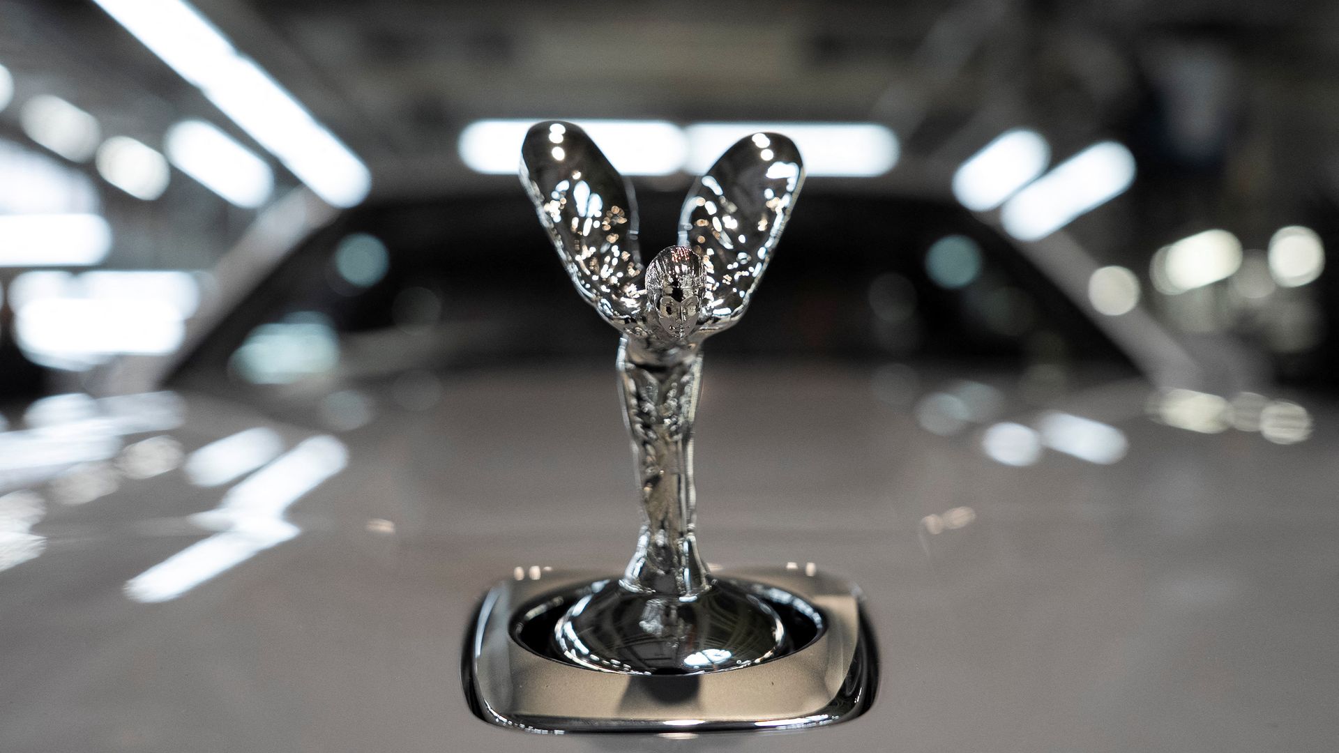 Rolls-Royce 'Spirit of Ecstasy' on a cullinan model
