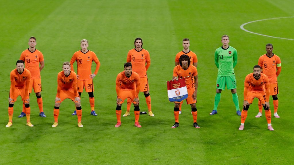 Netherlands team photo against Spain in 2020