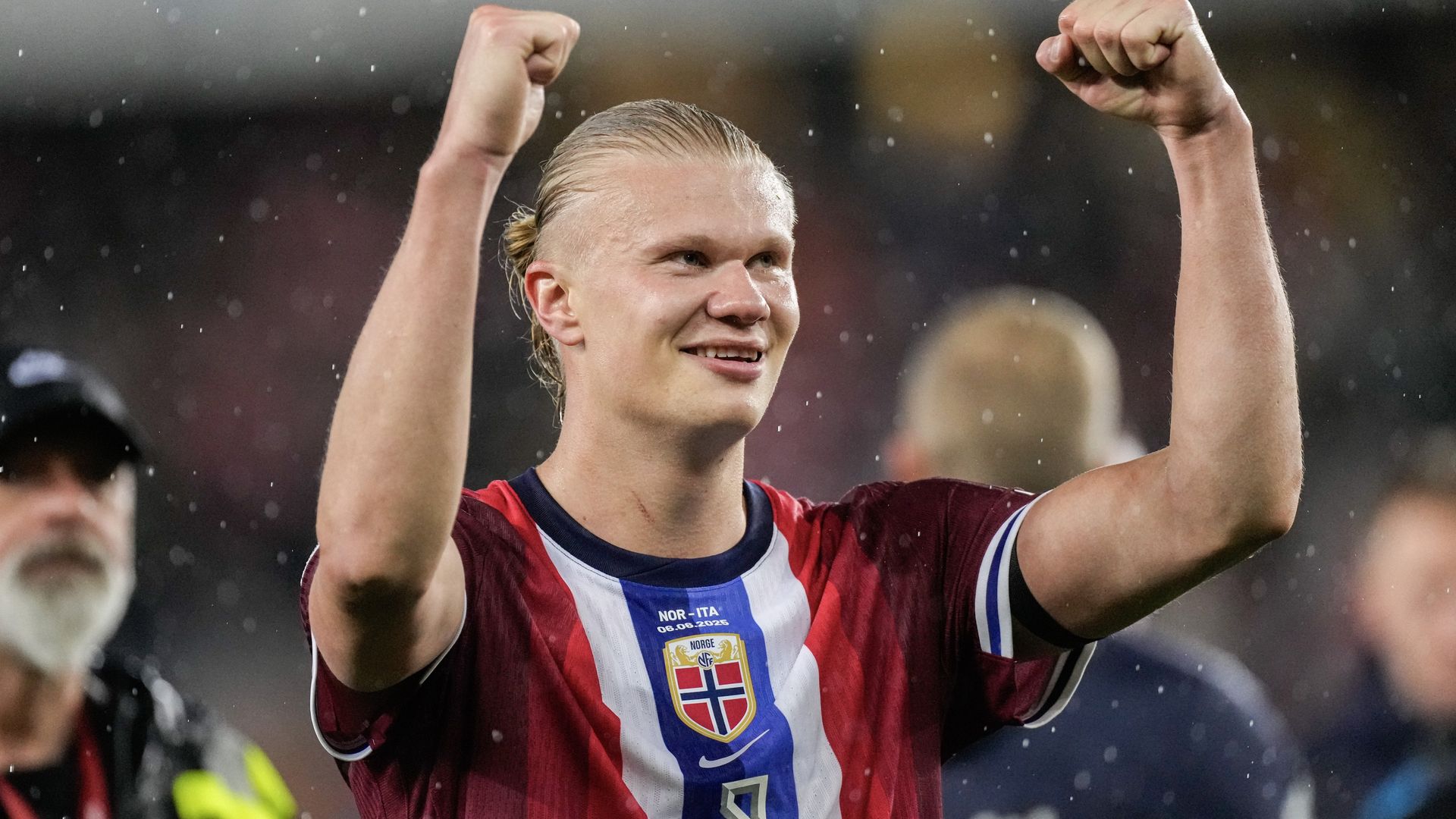 Erling Haaland celebrates a goal for norway against Italy