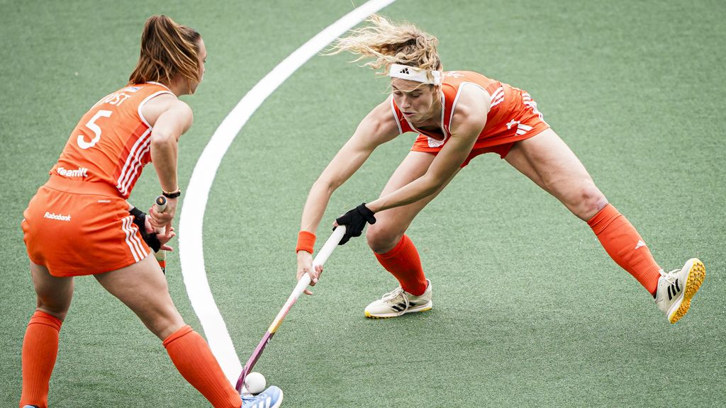 Yibbi Jansen in action during a penalty corner