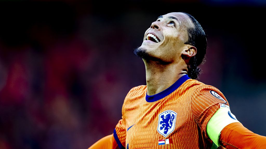 Oranje wint met grote cijfers van Malta (8-0), Depay evenaart topscorer Van Persie
